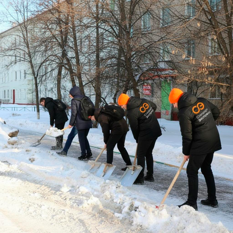 Уборка снега с крыш и территорий в Киренске