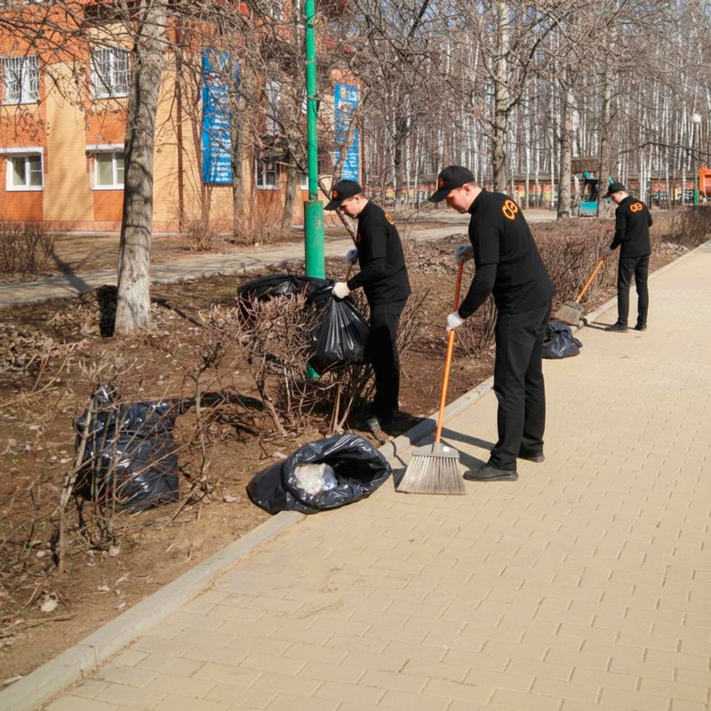 Уборка листьев в Киренске